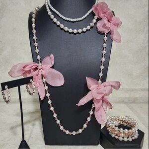 Pearl and pink ribbons set